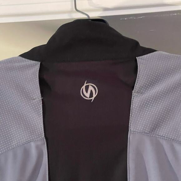 IllumiNITE Running Jacket Men's M Gray Black Reflective Activewear Running - Picture 4 of 9